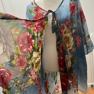 It light Blue what is colorful flowers Overtop Kimon smoke-free pet free